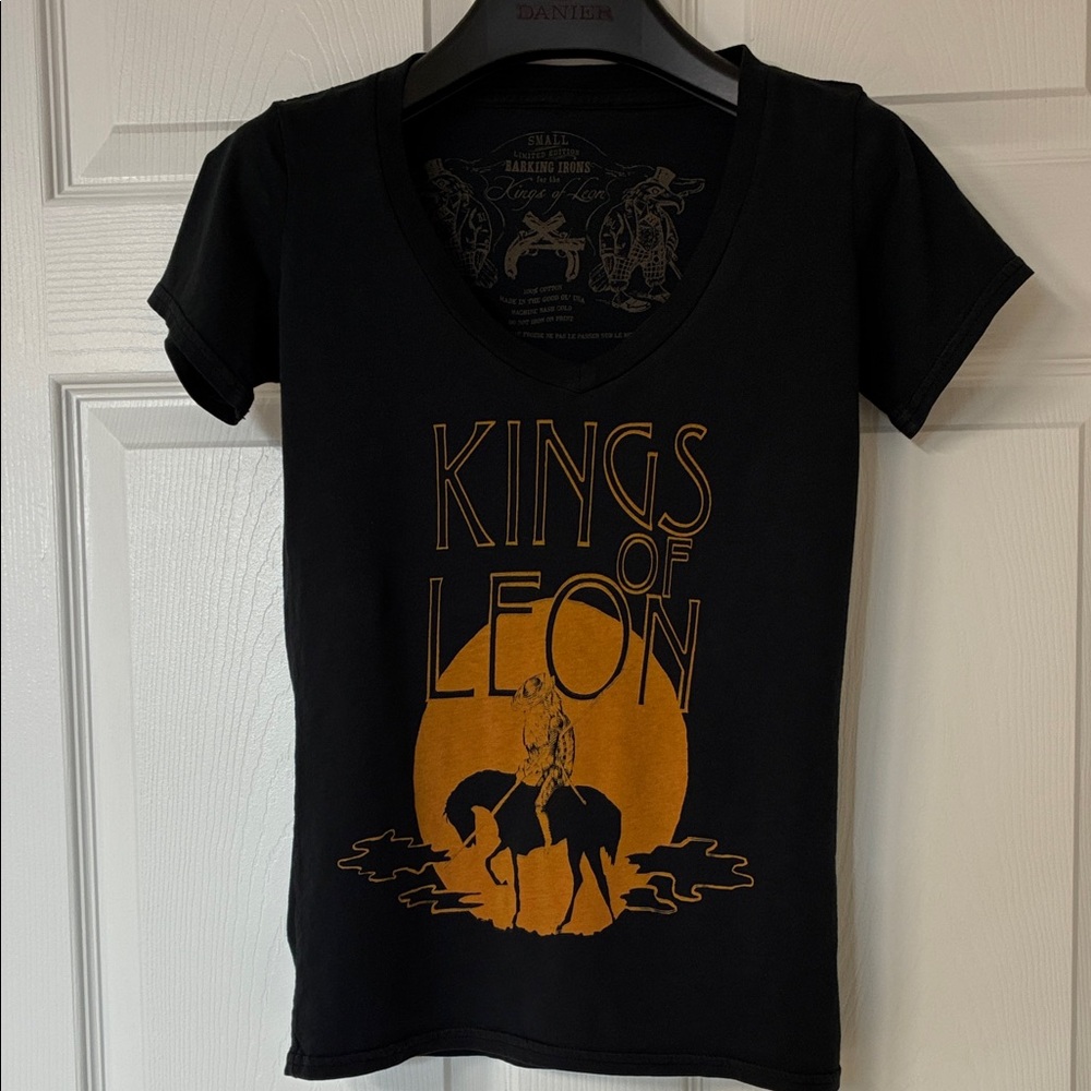 Kings of Leon Black Graphic V-Neck T-Shirt, Limited Edition Barking Irons, Sz: S